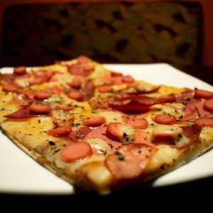 Pizza xúc xích hình chữ nhật